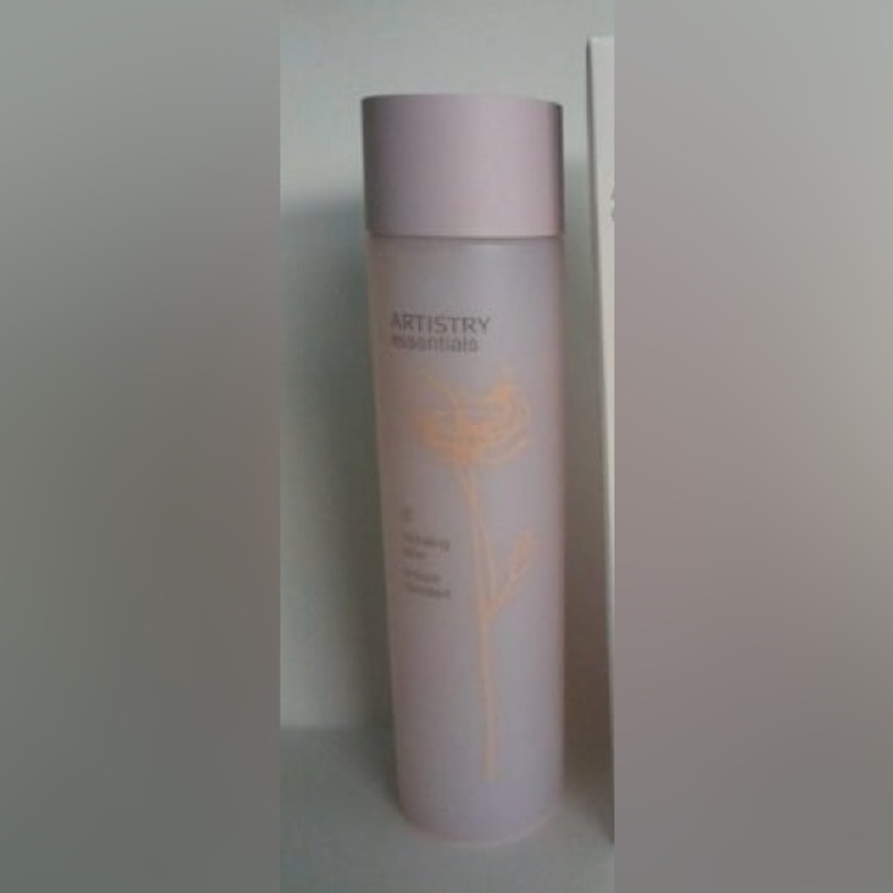 Artistry Essentials Skincare Toner & Illuminating Cleanser Set